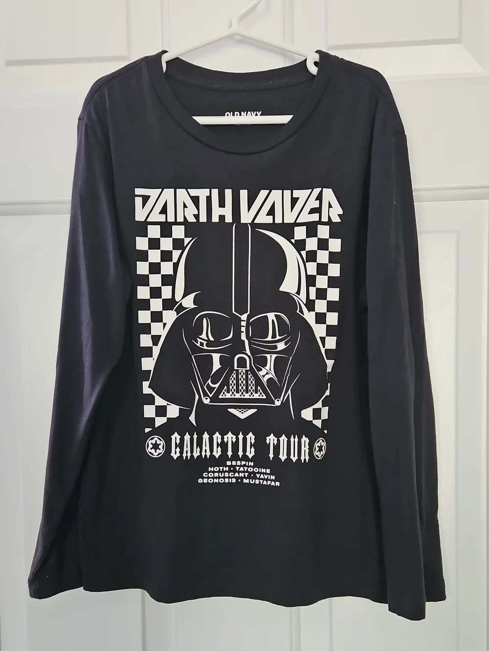 Old Navy Black Long-Sleeve Darth Vader Graphic Tee